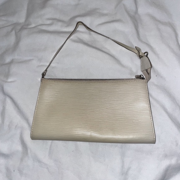 Louis Vuitton clutch - Picture 1 of 15